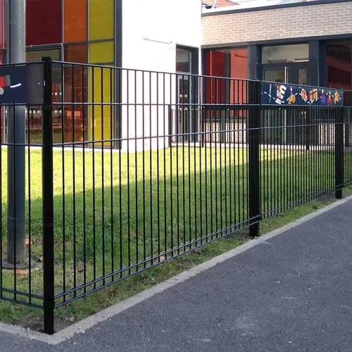 Grille en trellis soudé pour sécuriser les aires de jeux extérieures